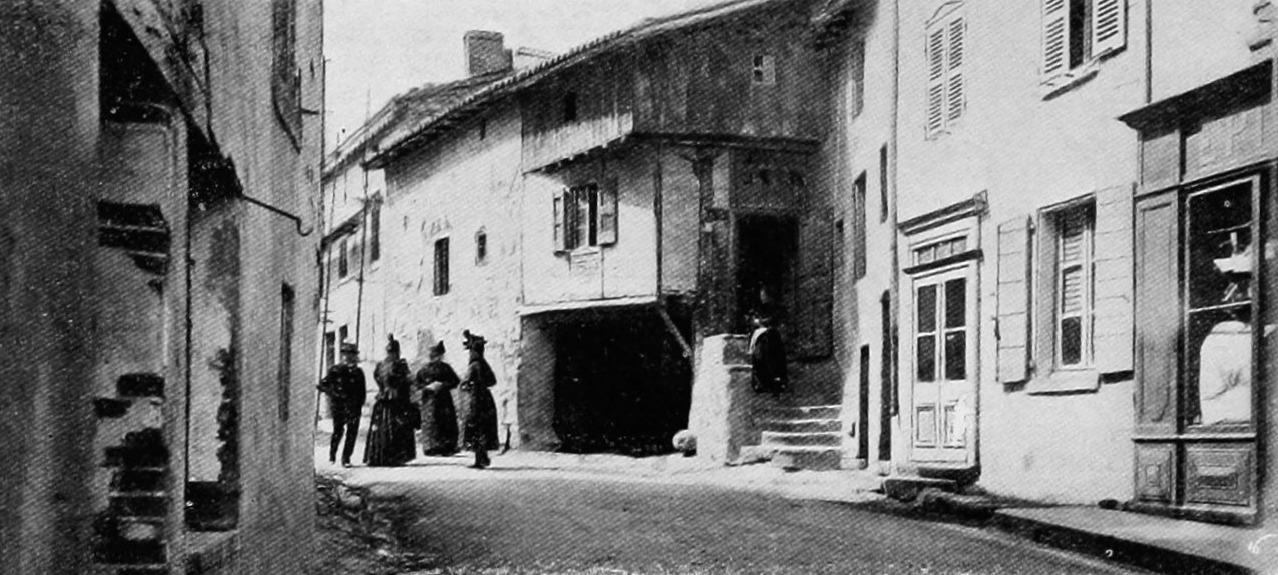 Vieilles maisons du centre du bourg en 1901/1902.