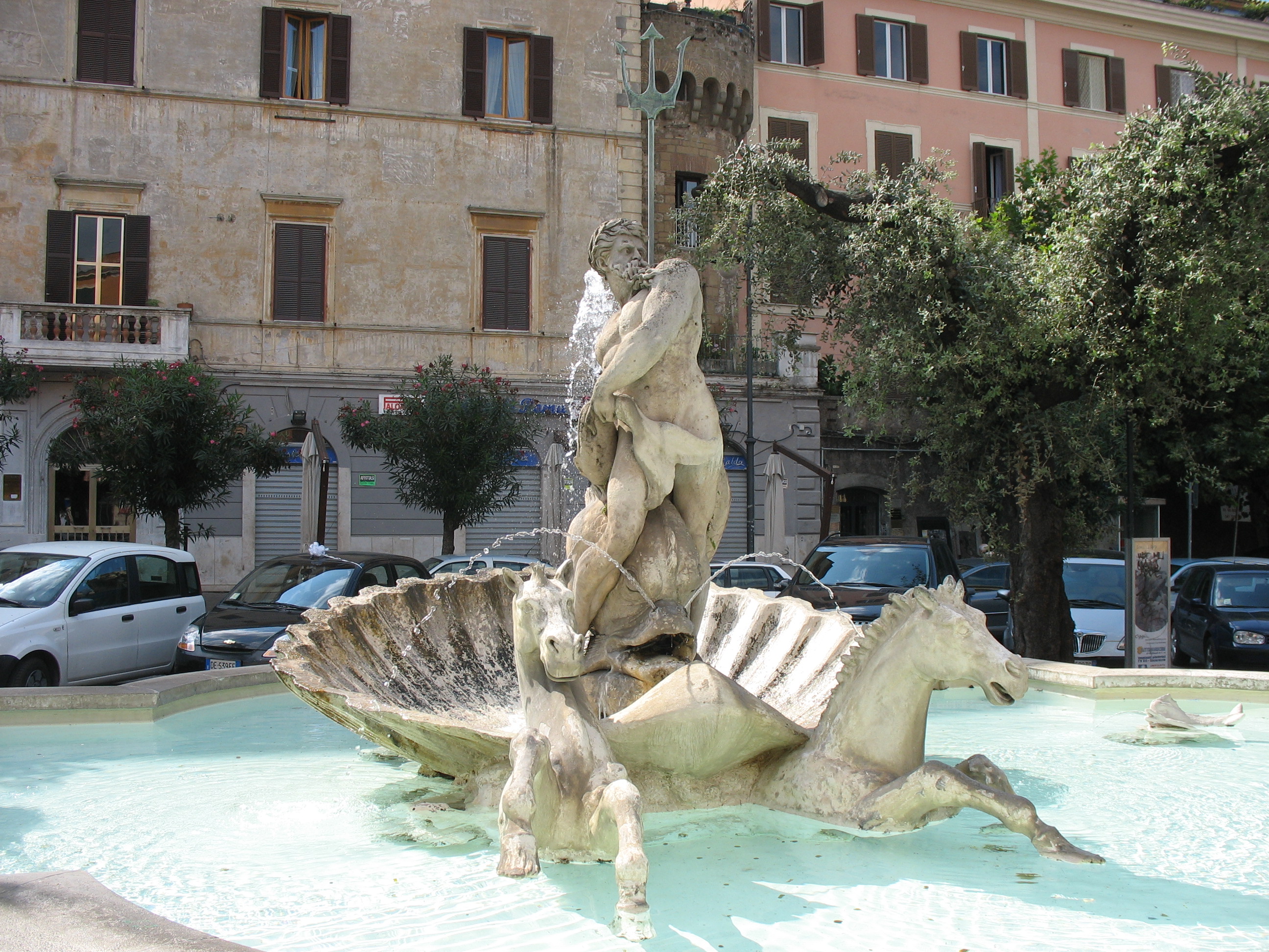 Netun inte fontane dal paîs omonim dongje Rome