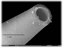 Image d'une pipette traditionnelle obtenu par microscopie électronique.