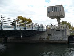 Pont al carrer Cherry sobre el canal Keating a Toronto, Canadà