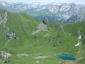 Hörnli Westseite mit Schuttkegel. Hinten die Aroser Dolomiten