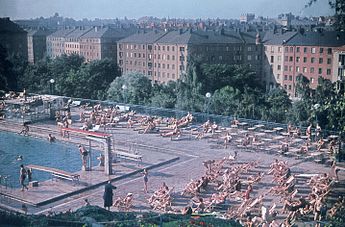 Full fart på Vanadisbadet på sommaren 1938.