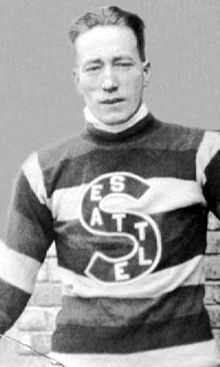 Photographie de Morris avec le maillot des Metropolitans de Seattle