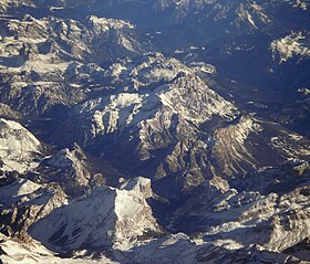 Vue aérienne du groupe du Cristallo et du Pomagagnon.