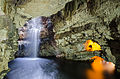 Vnitřek Smoo Cave, Sutherland.