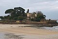 O Castelo de Santa Cruz, xunto co castelo de Santo Antón e o de San Diego, foi construído para protexer a ría da Coruña dos ataques marítimos.