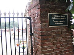 Cimetière de Gannes, plaque de la CWGC.