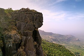 Futa Džallon-platon kaikiš korktemb Laur-mägenpä (1515 m ü.m.t.) harakteriženke Malin Emänd-kall'profilänke (2022)