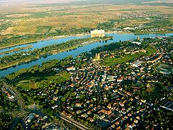 A view of Breisach from above. The French commune of Neuf-Brisach is in the upper left edge.