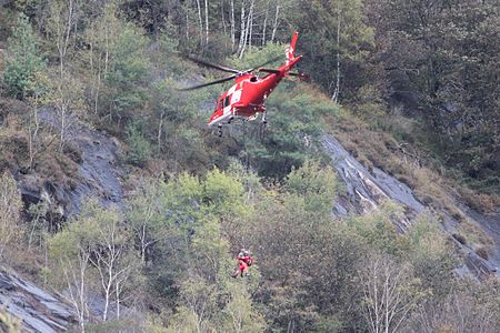 Treuillage d'un grimpeur à Tegna au Tessin en 2014.