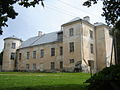 The manor seen from the right before the restoration work of 2008–2010