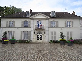 The town hall of Égly