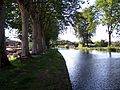 Le canal de Garonne, derrière la mairie (juin 2013).