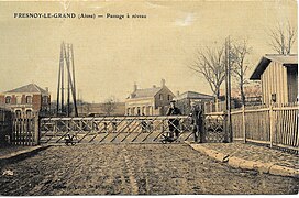 Passage à niveau sur la route de Bohain, vers 1905.