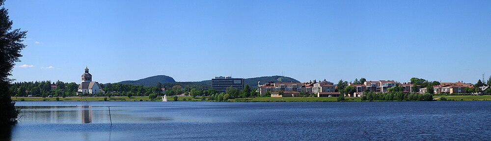 Vy över Bollnäs med sjön Vågen i förgrunden, år 2010.