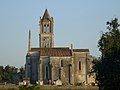 Vue latérale de l'église abbatiale