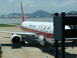 Een Boeing 767-300 van Shanghai Airlines