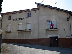 Skyline of Arras-sur-Rhône