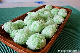 Onde-onde dihidangkan