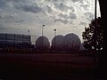 Radome der Bad Aibling Station hinter einem Sportplatz der Nullenergiestadt