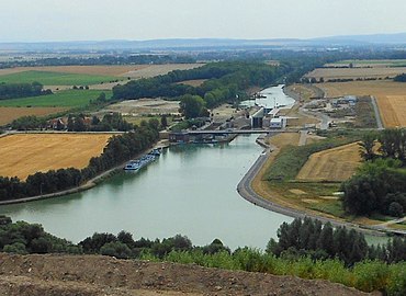 Schleuse mit Vorhäfen, Blick von der Kalihalde im Norden