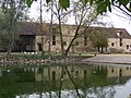 L'abreuvoir, côté sud de la cour.