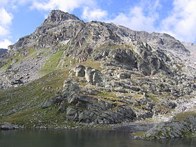 Vue avec le Furglersee au premier plan.