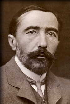 O escritor britanico d'orichen polaco Joseph Conrad, en una fotografía de 1904 por George Charles Beresford