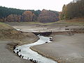 Brücke der alten Wahnbachtalstraße, die normalerweise vom Wahnbachstausee überflutet ist.