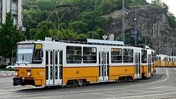 Tatra T5C5 szerelvény a Szent Gellért téren