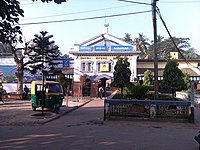 Baruipara railway station is 1.5 km from Gangadharpur.