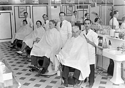 Salon de coiffure à Montréal au Canada, en 1938.