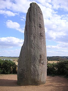 Menhiro en Saint-Macaire-en-Mauges (Maine-et-Loire).