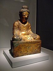 Une statue d'un Bouddha exposée