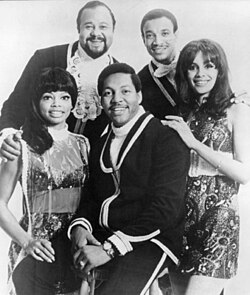 The 5th Dimension pada tahun 1969. Barisan belakang: Townson dan McLemore. Barisan depan: LaRue, Davis, dan McCoo.