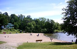 Praia de Ängbybadet, junto ao lago Mälaren