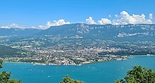 Aix-les-Bains depuis La Chapelle-du-Mont-du-Chat (juillet 2021).jpg