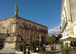 Piazza Lequile.jpg