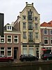 Woning, pakhuis in traditionalistische stijl