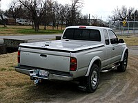 1998–2000 Tacoma rear (small "TOYOTA" in upper left corner with smooth tail light lenses)