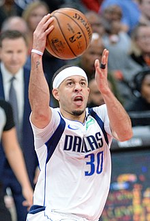 Seth Curry Mavericks (cropped).jpg