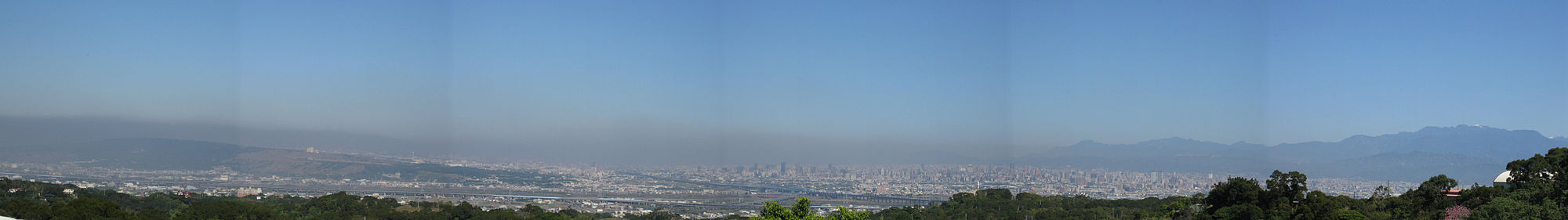 Larĝa panoramo de Tajĉung