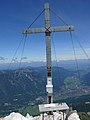 Gipfelkreuz der Alpspitze mit Gipfelbuch