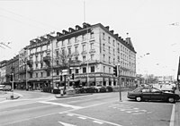 Mehrfamilienhaus (links) und Hotel Habis Royal (1985)