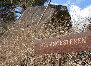 "Hessingestenen", ett flyttblock i hörnet Eremitvägen / Essingeringen.