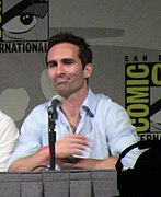 Nestor Carbonell interprète Richard Alpert.