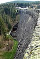 Die Staumauer, Blick nach Süden mit dem Hotel im Hintergrund