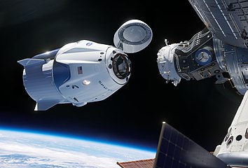 La navetta Crew Dragon della SpaceX in fase di attracco al PMA-2/IDA-2 durante la missione Demo 1