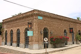 Todos Santos, The Todos Santos Inn, Calle Legaspi 33, um 1870 als Wohnhaus erbautes Hotel mit Galerie (2006)[1]