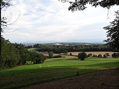 Vue depuis le Mont Cassin avec le château de Bernet.